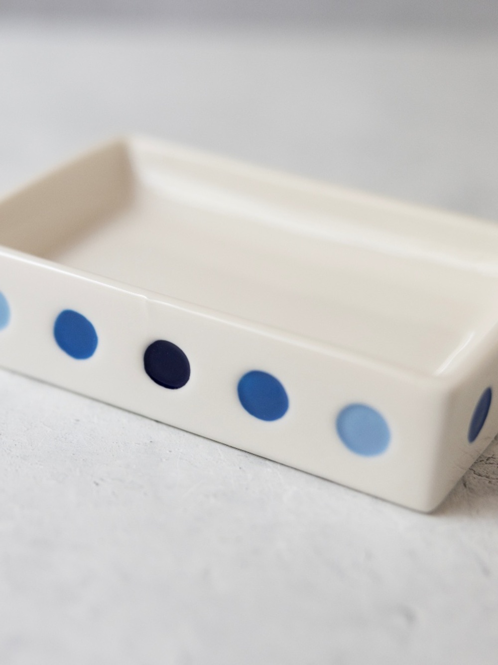 Martha Stewart Everyday Ceramic Rectangular blue dots on white soap dish 6"x4"